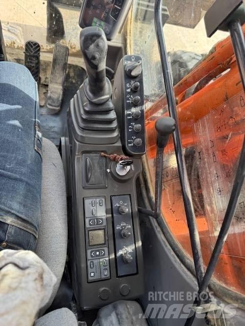 Hitachi ZX 160 W Excavatoare cu roti