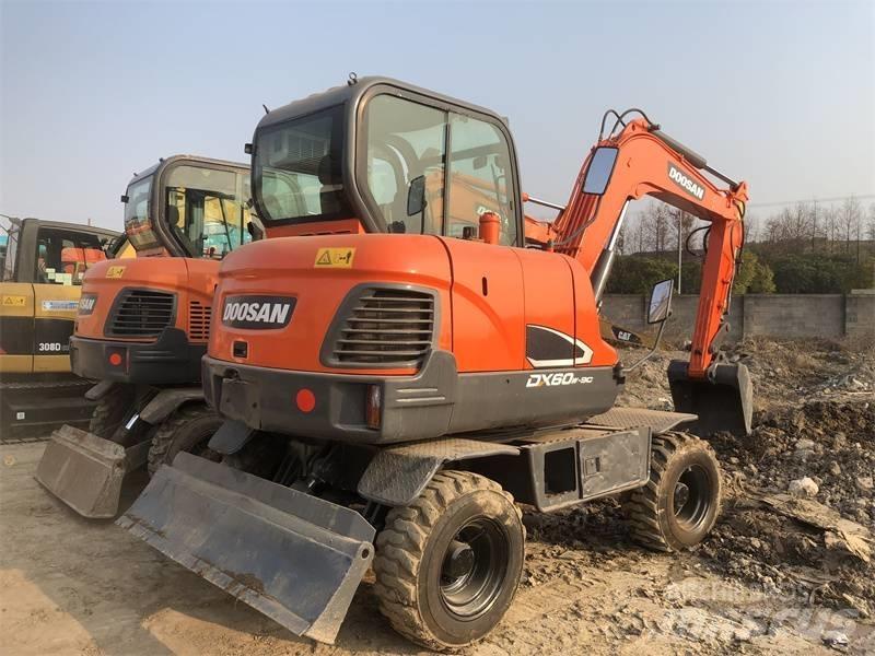 Doosan DX60 Excavatoare pe șenile
