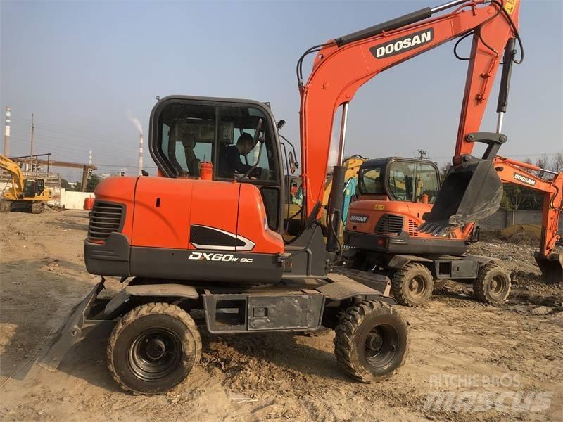 Doosan DX60 Excavatoare pe șenile
