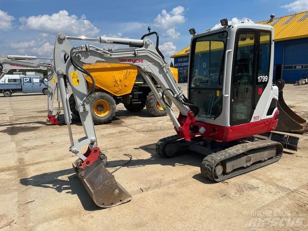Takeuchi TB225 Mini excavatoare < 7t