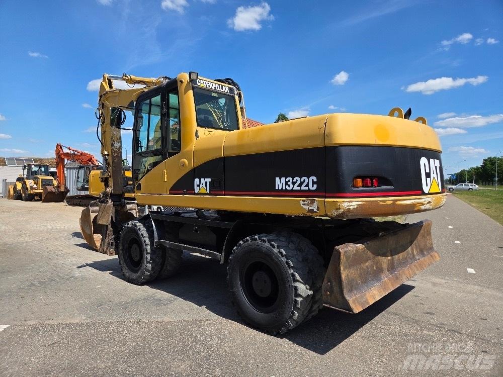 CAT M322C Excavatoare cu roti