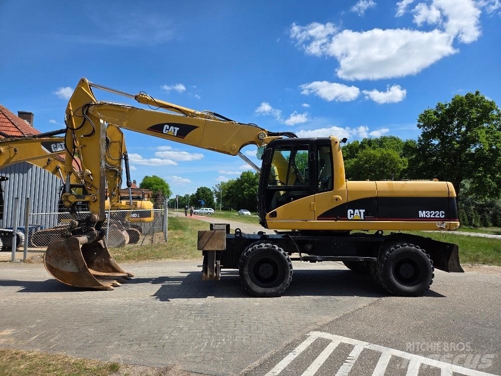CAT M322C Excavatoare cu roti