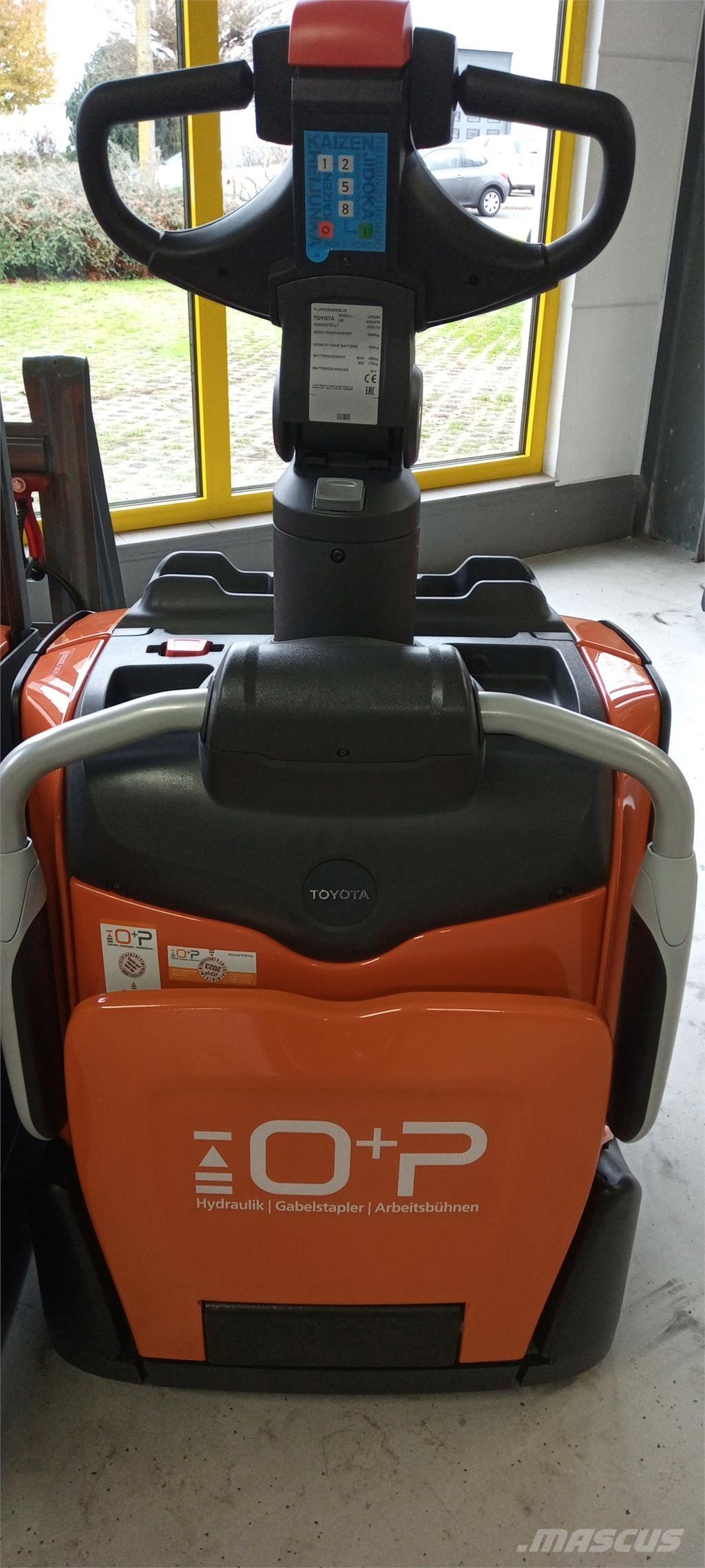 Toyota LPE200 Transpaleta manuala