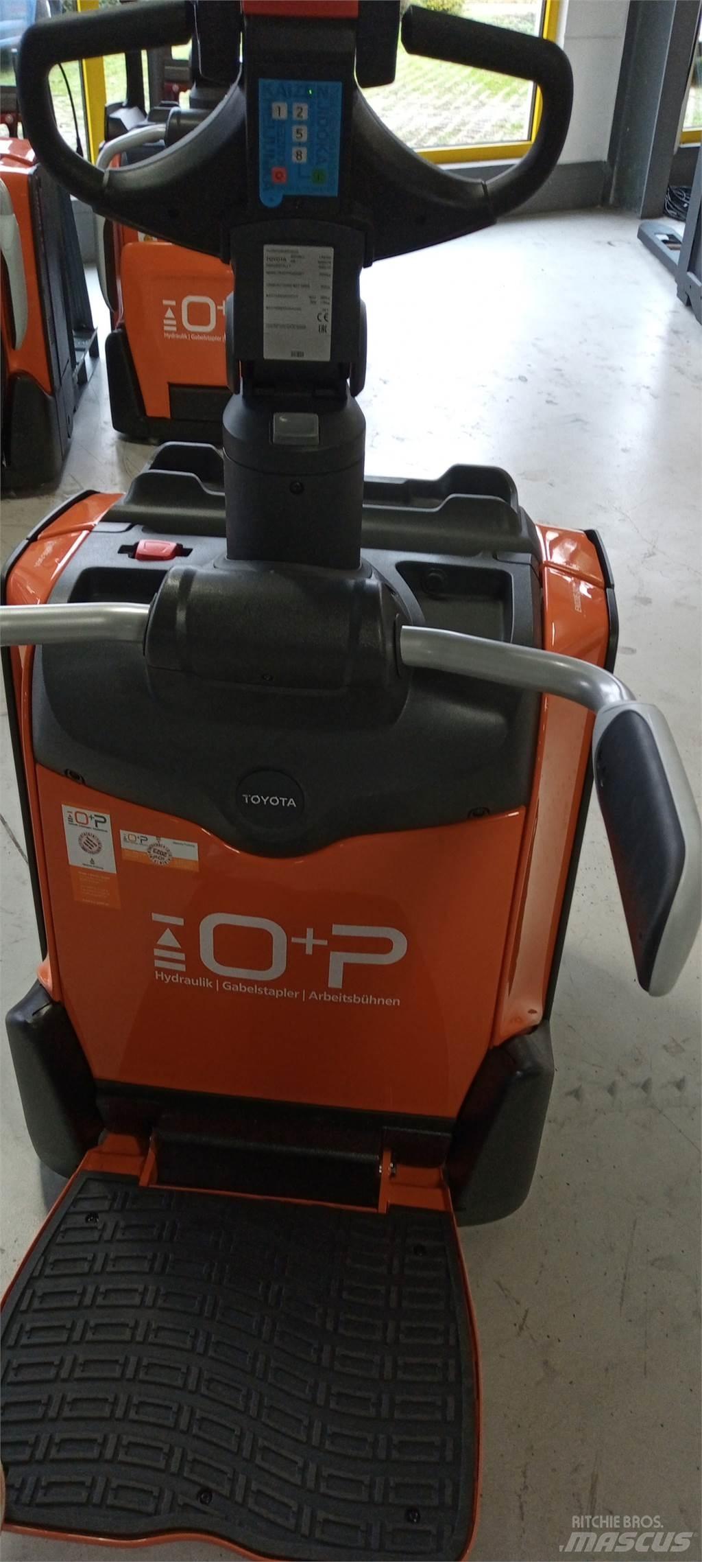 Toyota LPE200 Transpaleta manuala