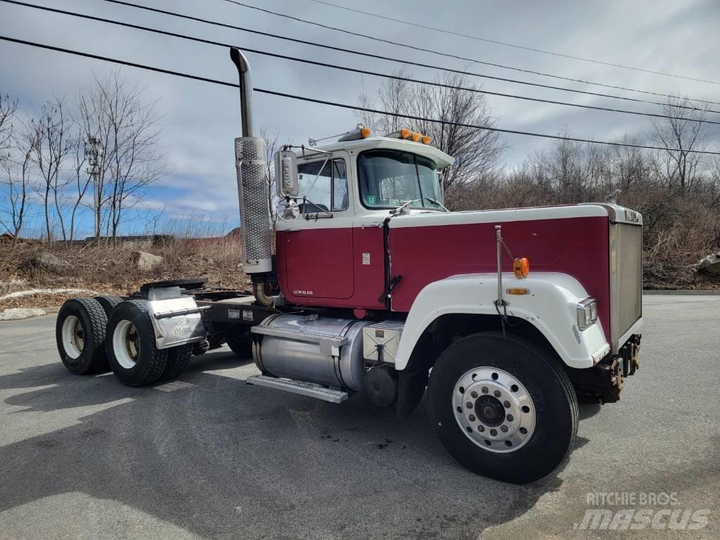 Mack RW613 Autotractoare