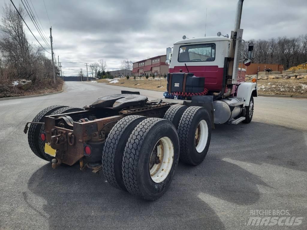 Mack RW613 Autotractoare