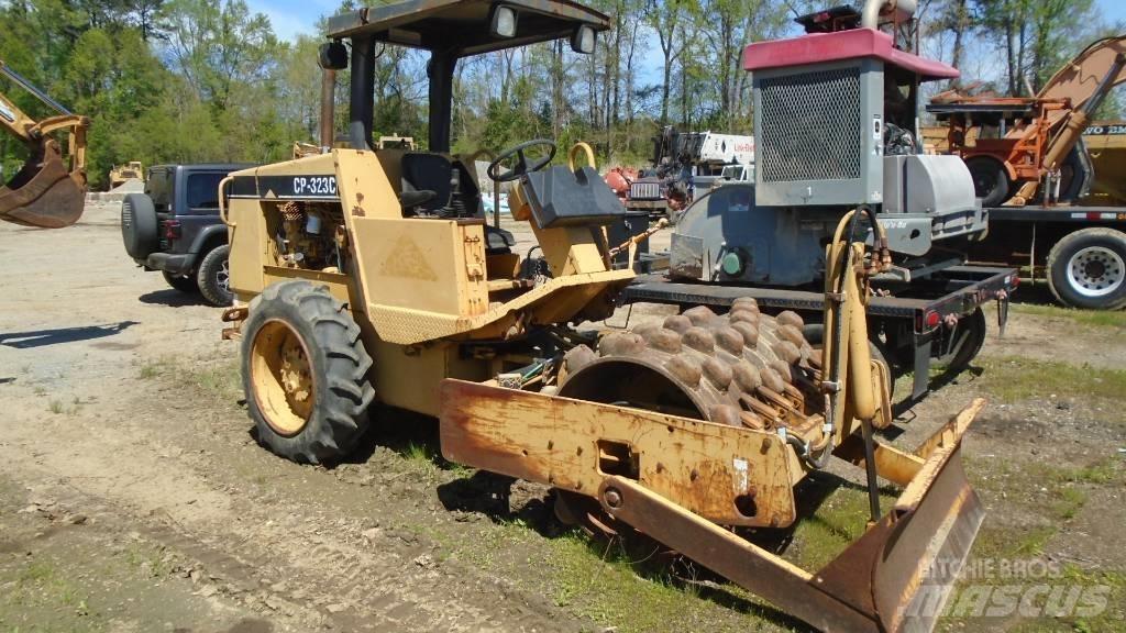 CAT CP 323 C Cilindri compactori micsti