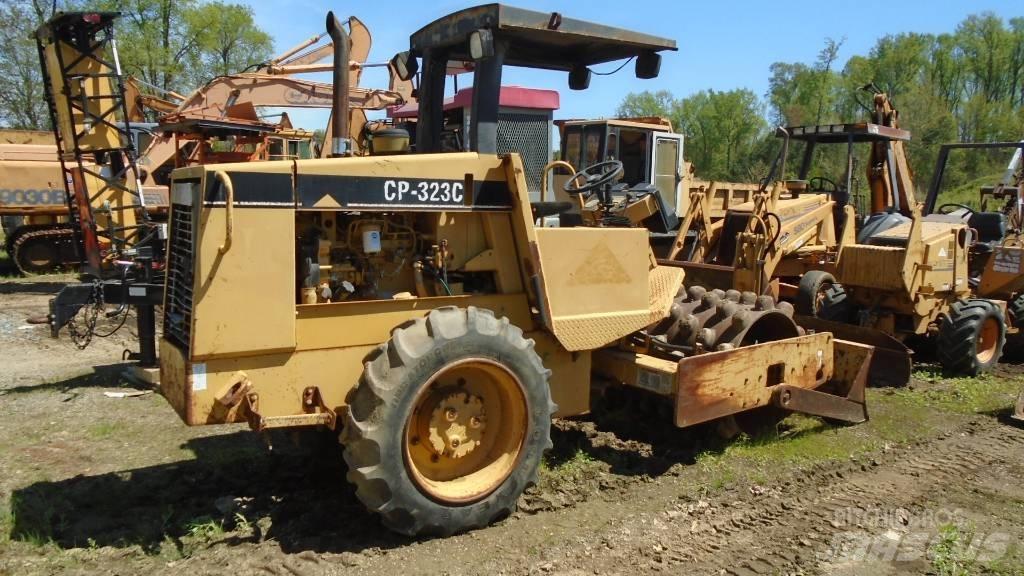 CAT CP 323 C Cilindri compactori micsti