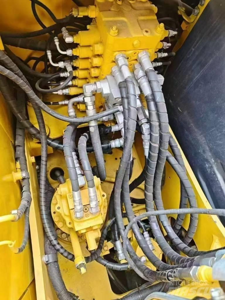 Komatsu 130-7 Excavatoare pe șenile
