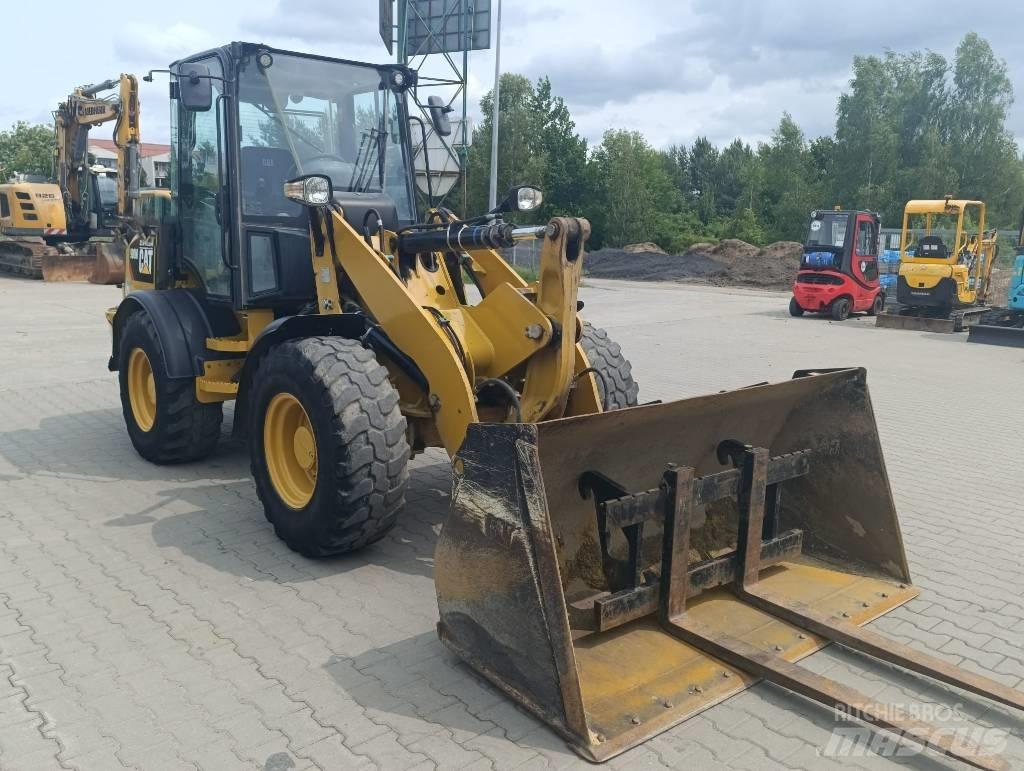 CAT 908M Incarcator pe pneuri