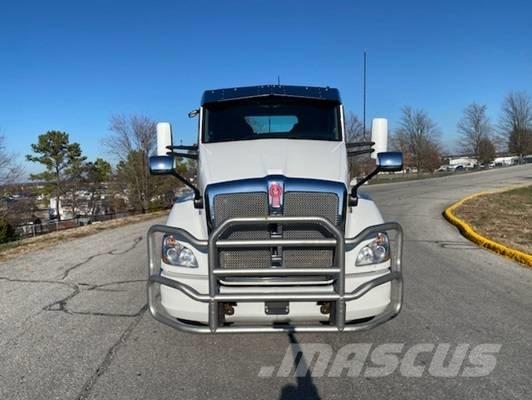 Kenworth T 680 Autotractoare