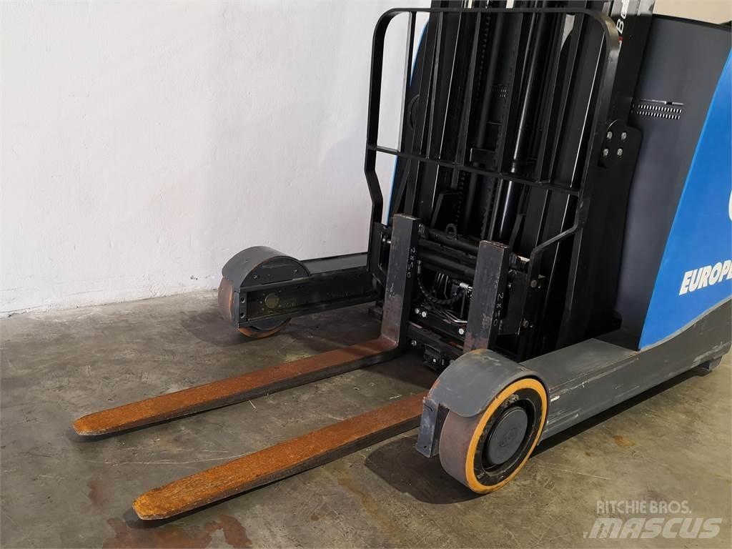  RTR16 Stivuitor cu catarg retractabil