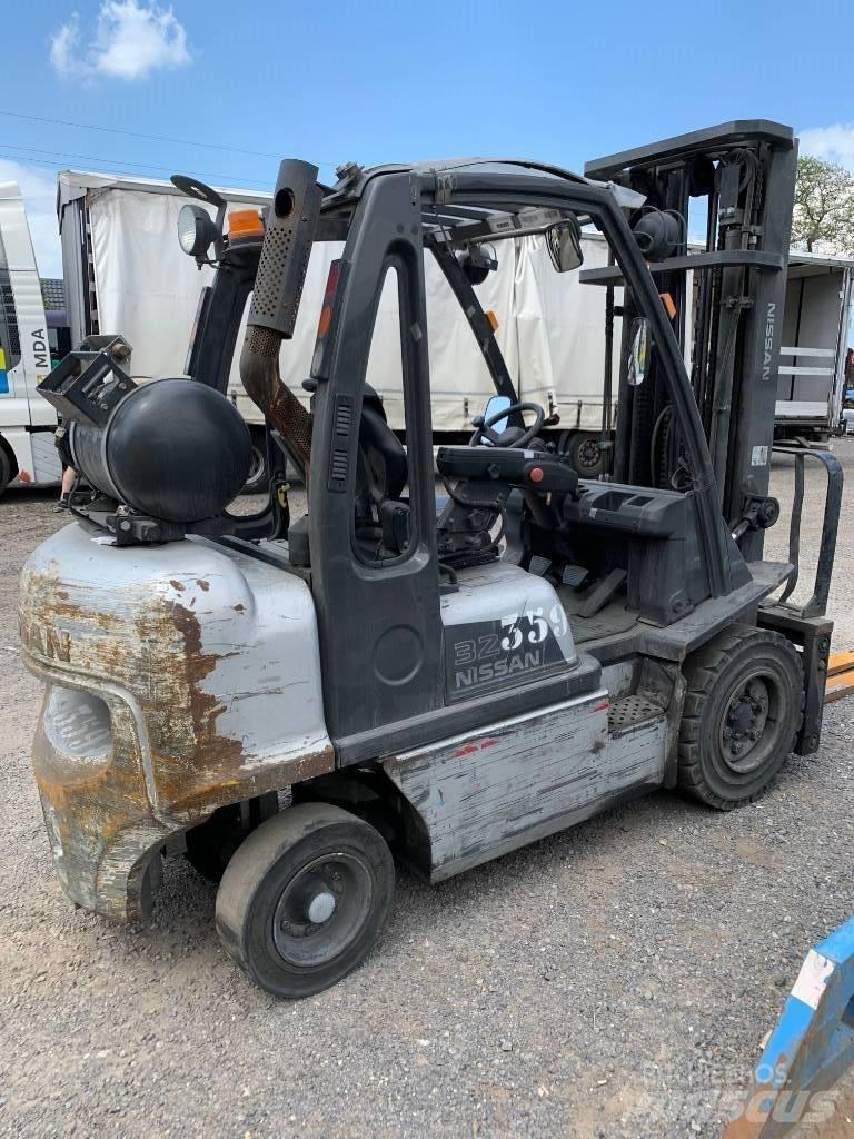 Nissan UG1D2A32LQ Stivuitor GPL