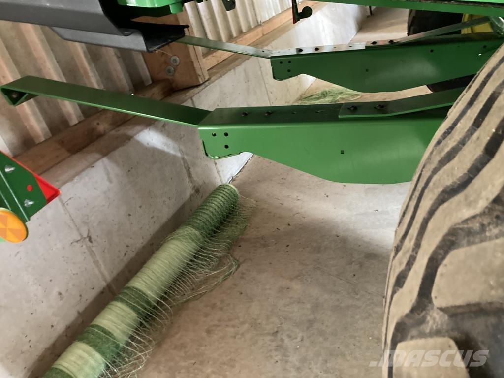 John Deere V461M Masina de balotat cilindric