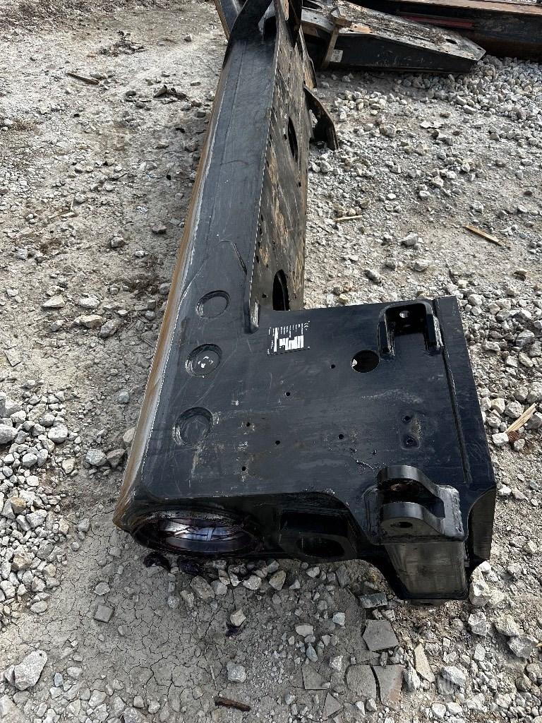 Komatsu 895 Sasiuri si suspensii