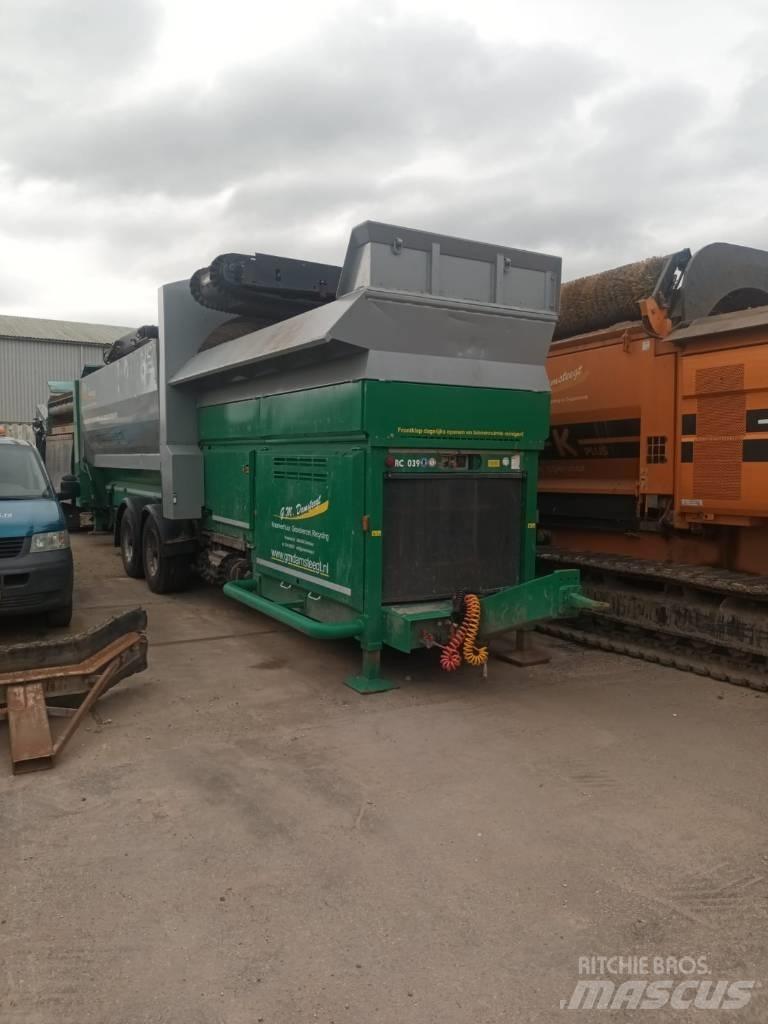 Komptech Cribus 3800 Dispozitive mobile de cernut