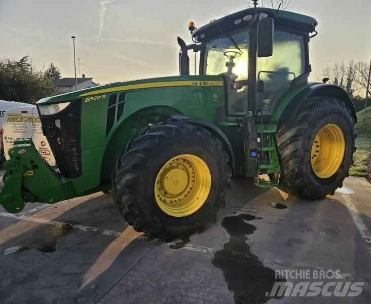 John Deere 8320 R Tractoare