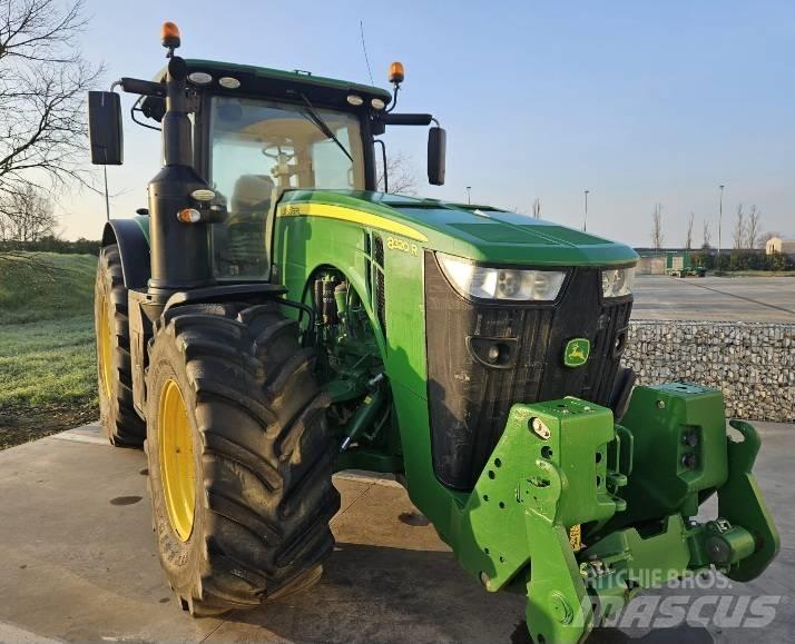 John Deere 8320 R Tractoare