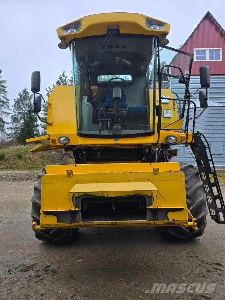 New Holland TC 5050 Combine de secerat