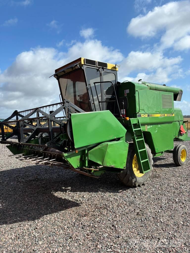 John Deere 1042 Combine de secerat