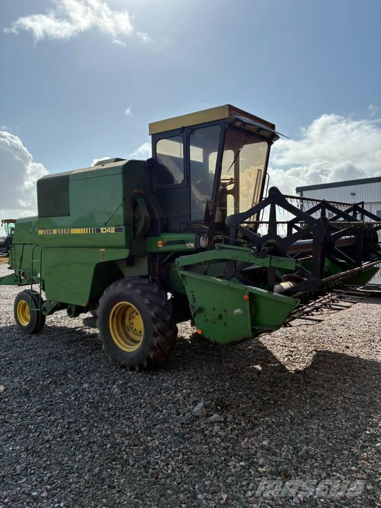 John Deere 1042 Combine de secerat