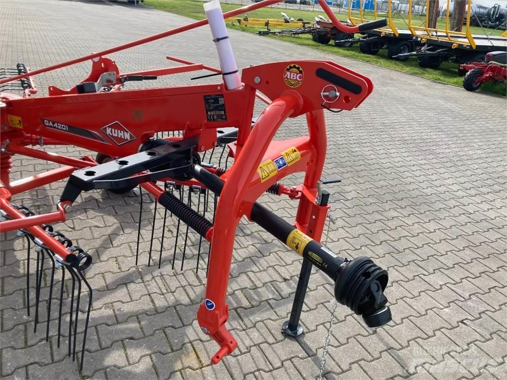 Kuhn GA 4201 Utilaj de răvăşit fân