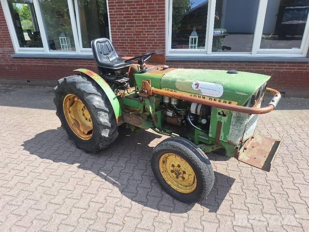 John Deere 1020 Tractoare