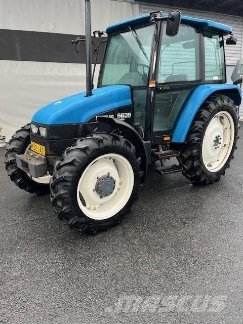 New Holland 5635 Tractoare