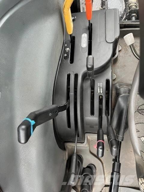 New Holland 5635 Tractoare