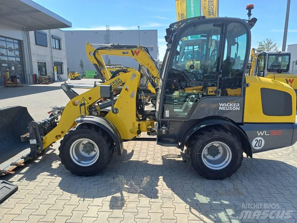 Wacker Neuson WL32 Incarcator pe pneuri