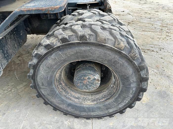 Hyundai HW140 Excavatoare cu roti