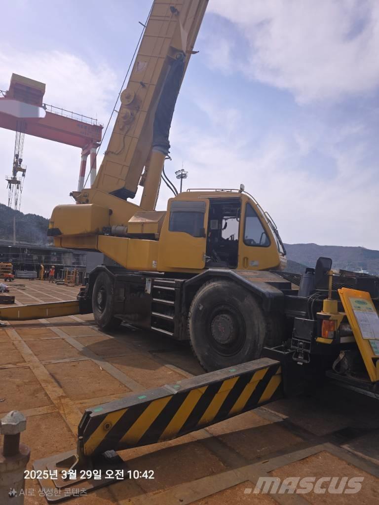 Kobelco RK 450 Macara teren accidentat