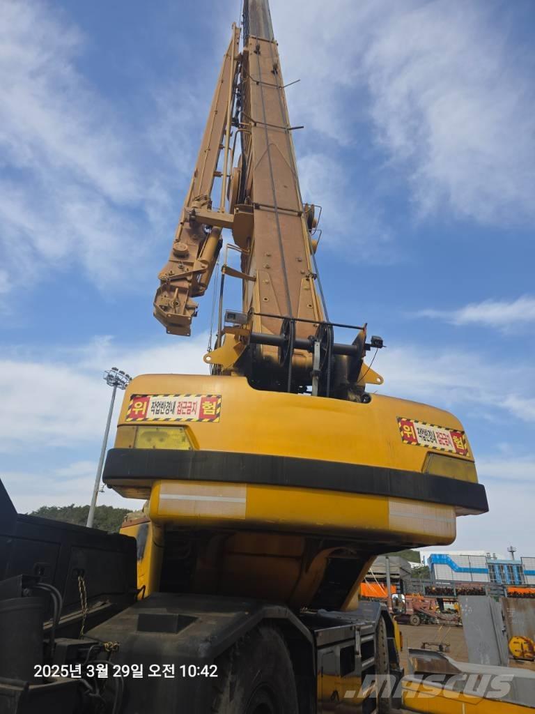 Kobelco RK 450 Macara teren accidentat