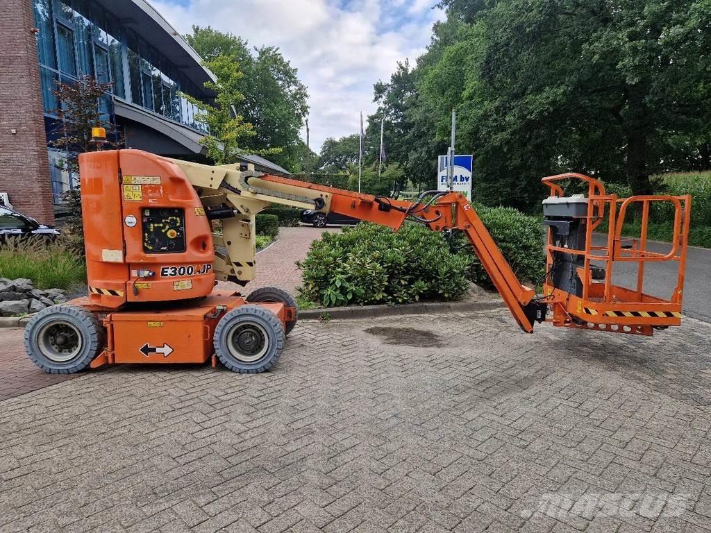 JLG E300AJP Nacele cu brat articulat