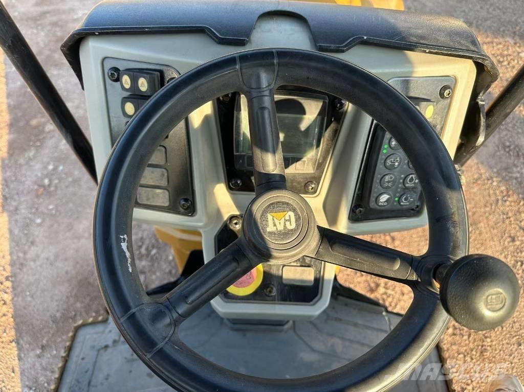 CAT CB 24 B Cilindri compactori dubli