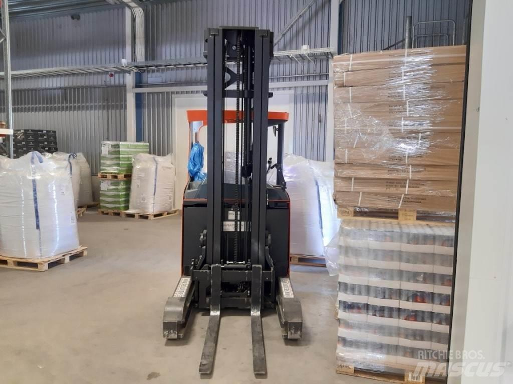 BT RRE200E Stivuitor cu catarg retractabil