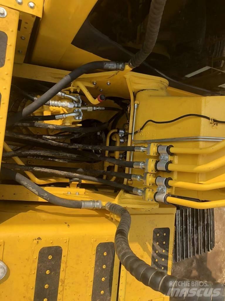 Komatsu PC200-8 Excavatoare pe șenile
