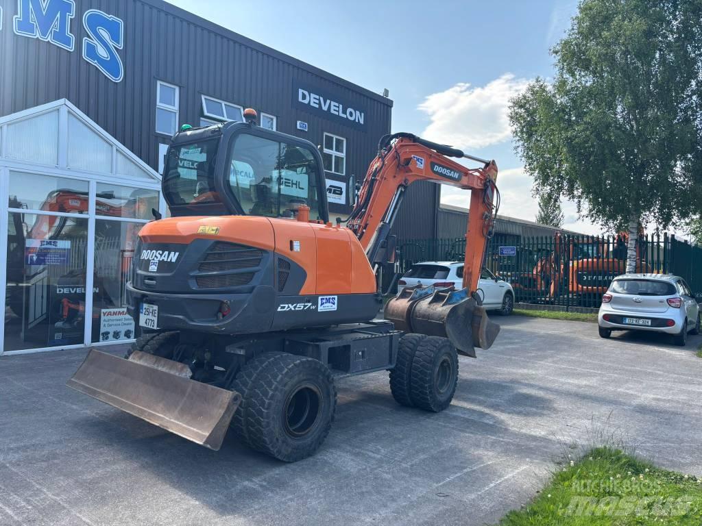 Doosan DX 57 W-5 Excavatoare cu roti
