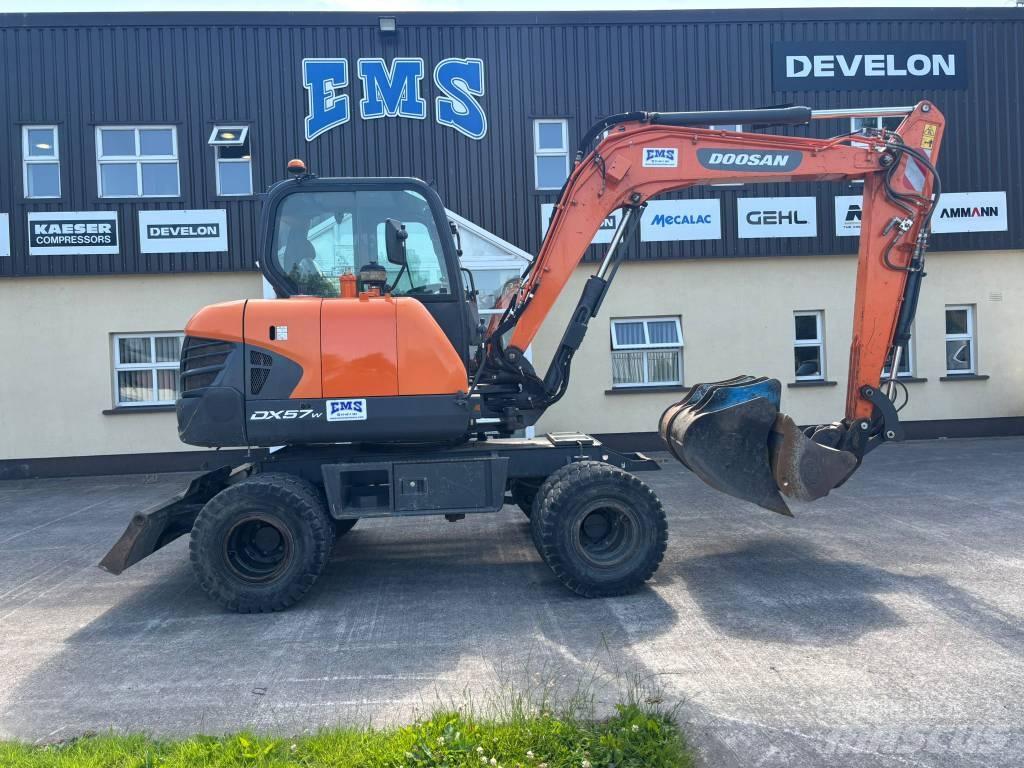 Doosan DX 57 W-5 Excavatoare cu roti