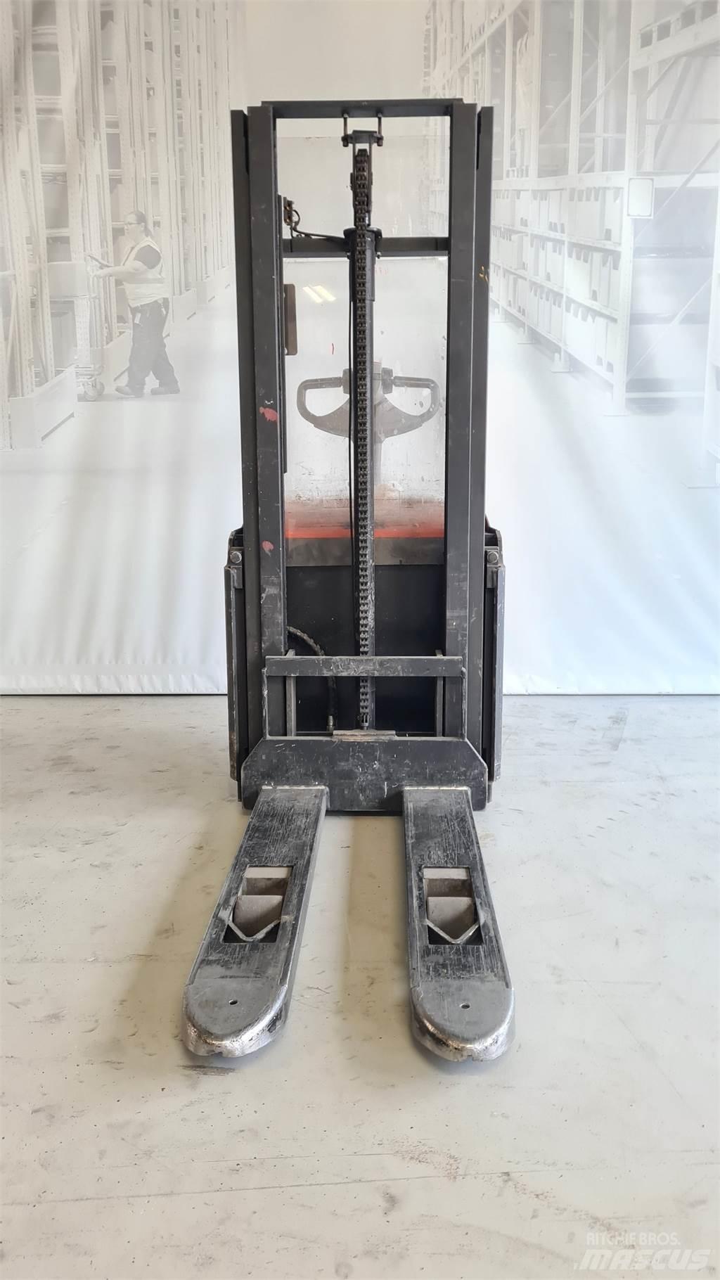 Toyota SWE120 Transpaleta manuala