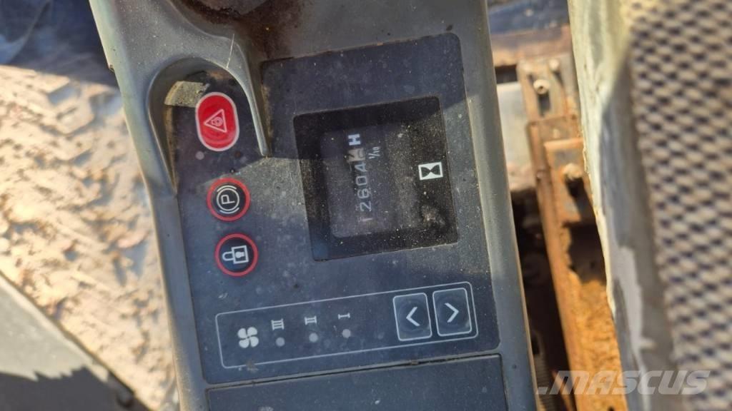 JCB JS 130 Excavatoare pe șenile
