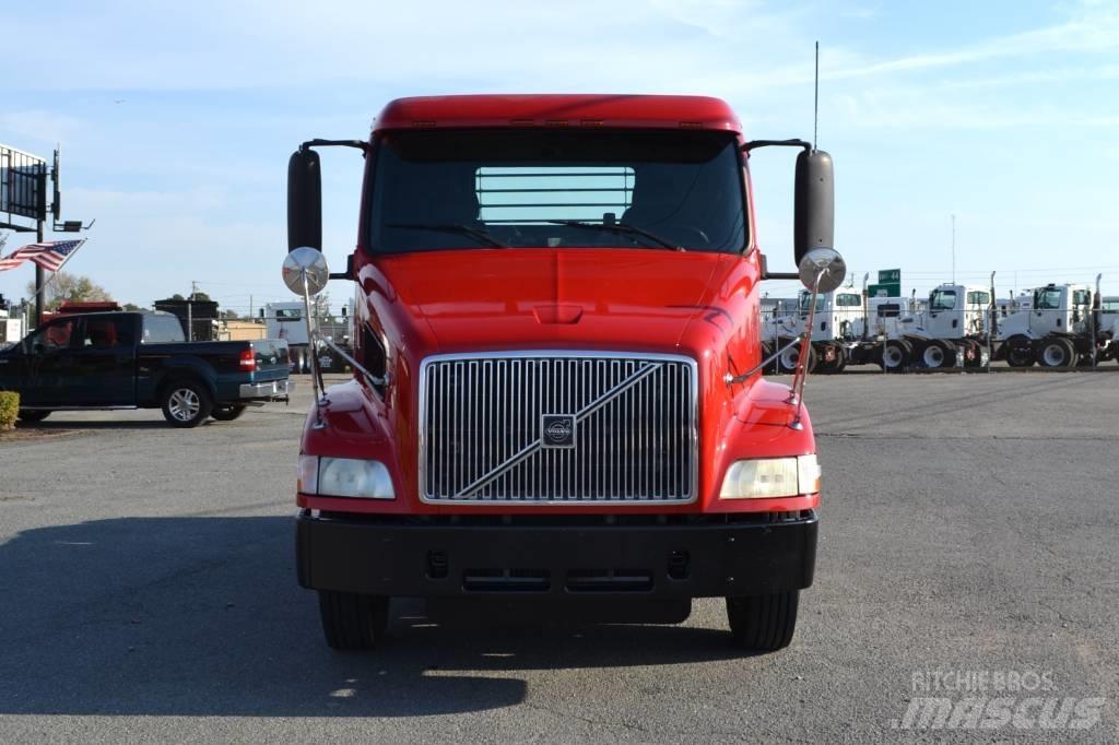 Volvo VNM 42 T200 Autotractoare