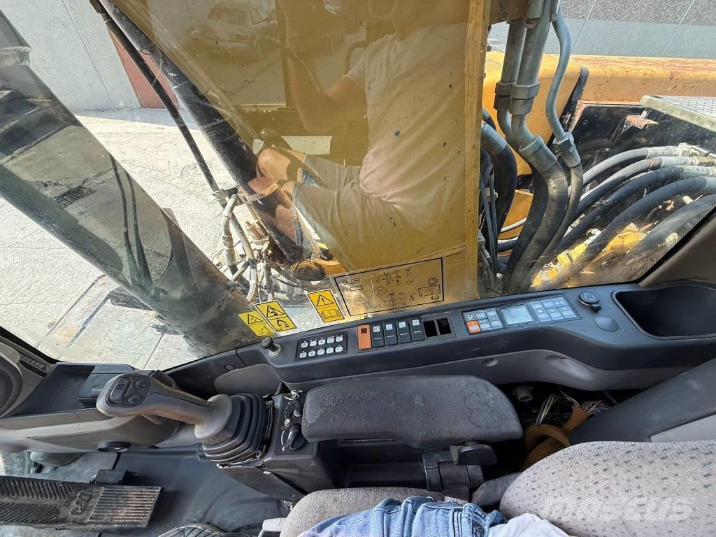 CAT M 322 D Excavatoare cu roti