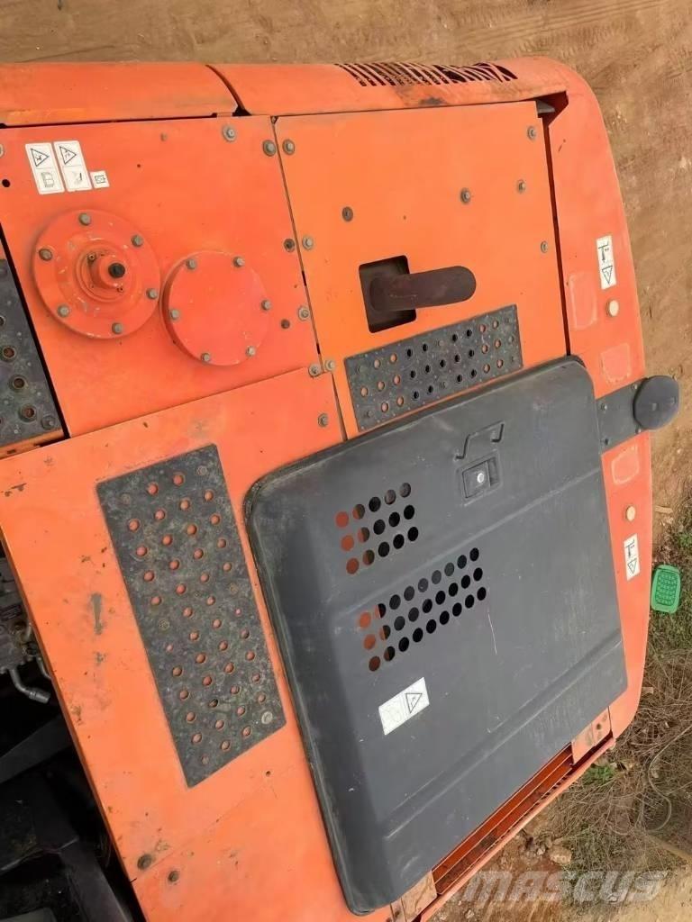 Hitachi ZX 200 Excavatoare pe șenile

