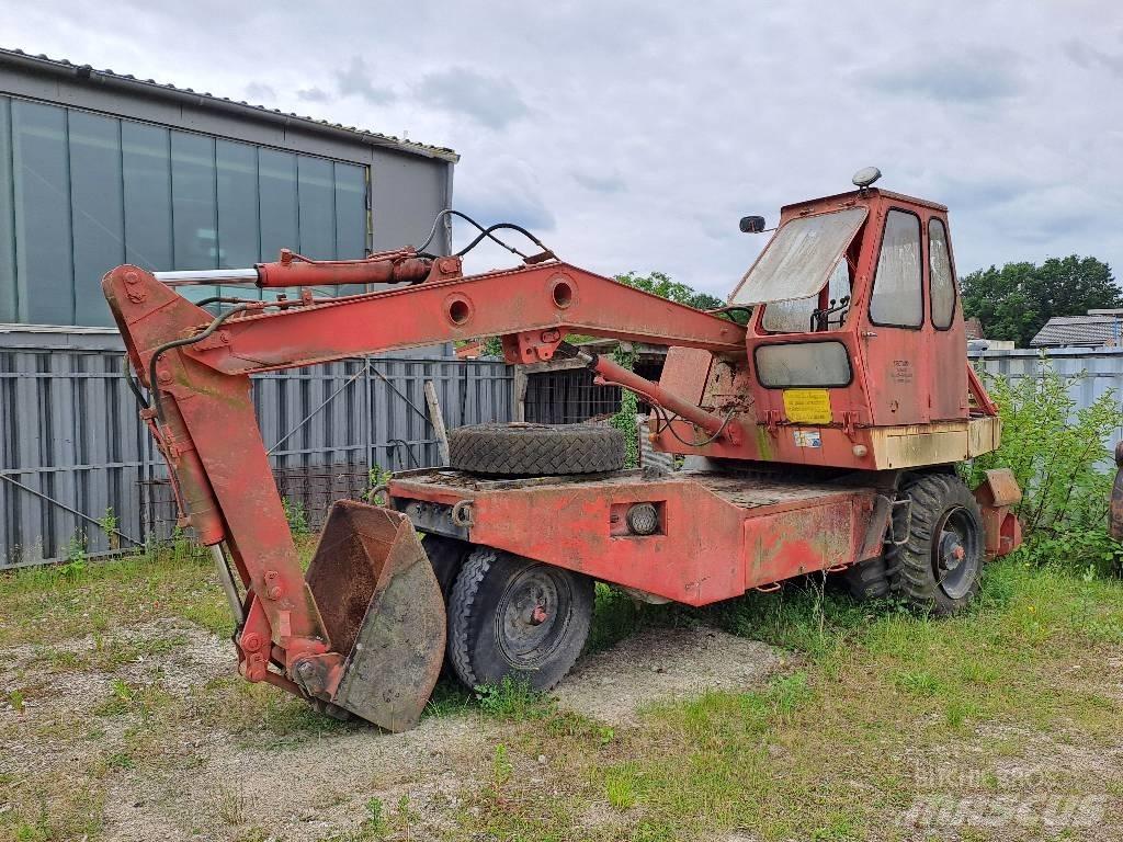 Poclain TY 45 Excavatoare cu roti