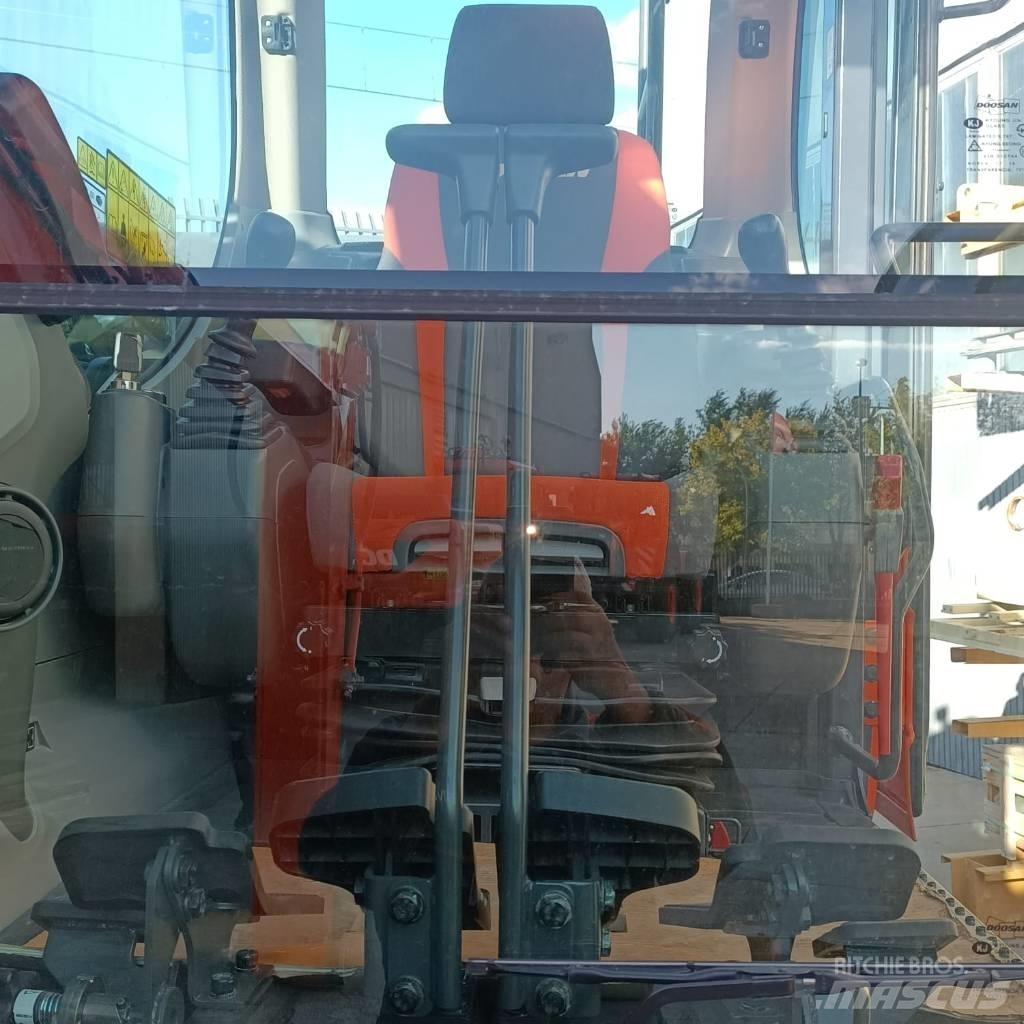 Doosan DX235NLC-5 Excavatoare pe șenile
