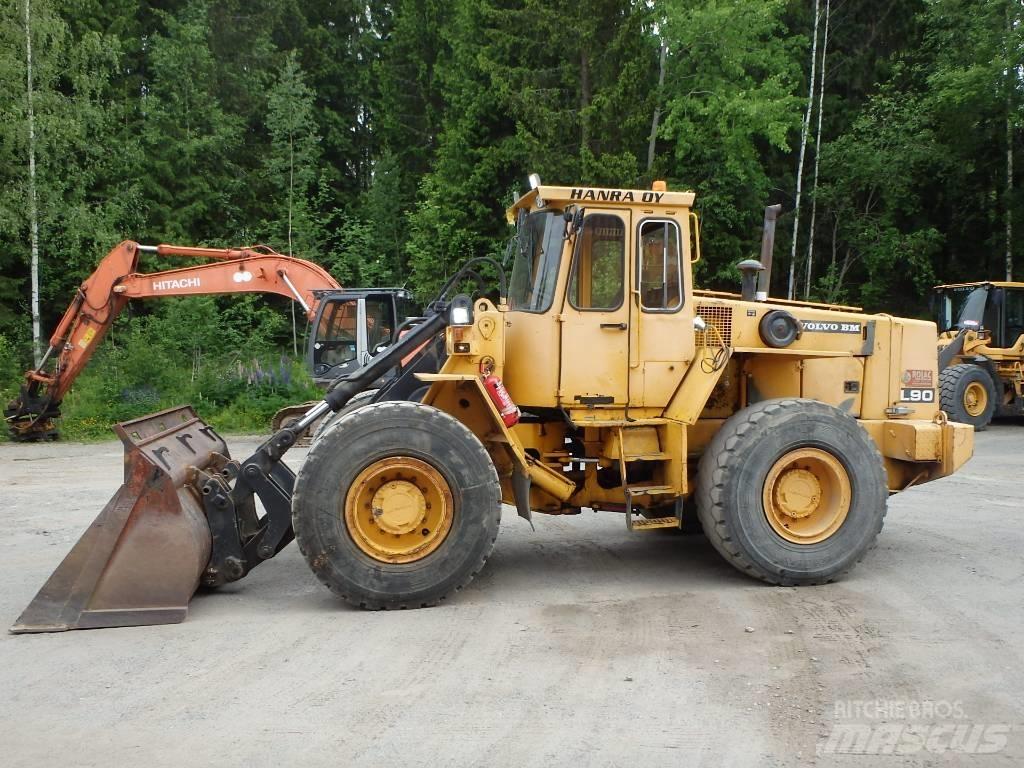 Volvo BM L 90 Incarcator pe pneuri