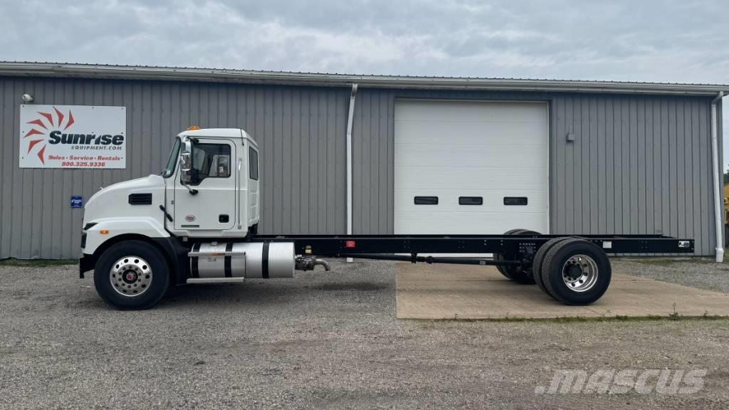  2025 Mack MD 6 Camion cabina sasiu