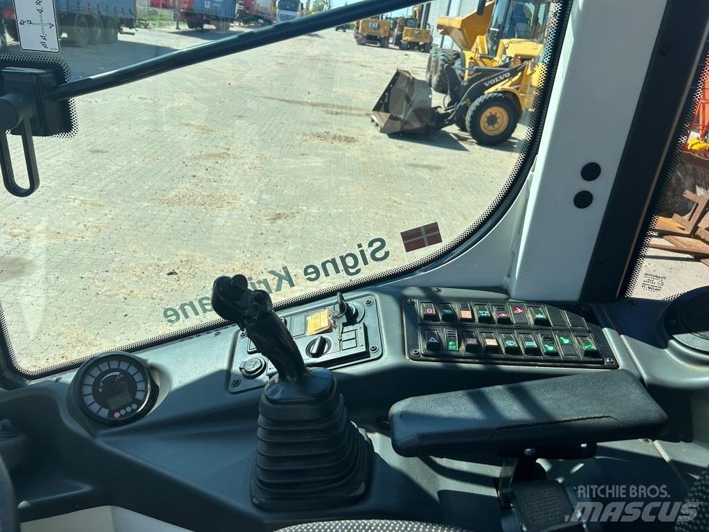 Liebherr L 506 Incarcator pe pneuri
