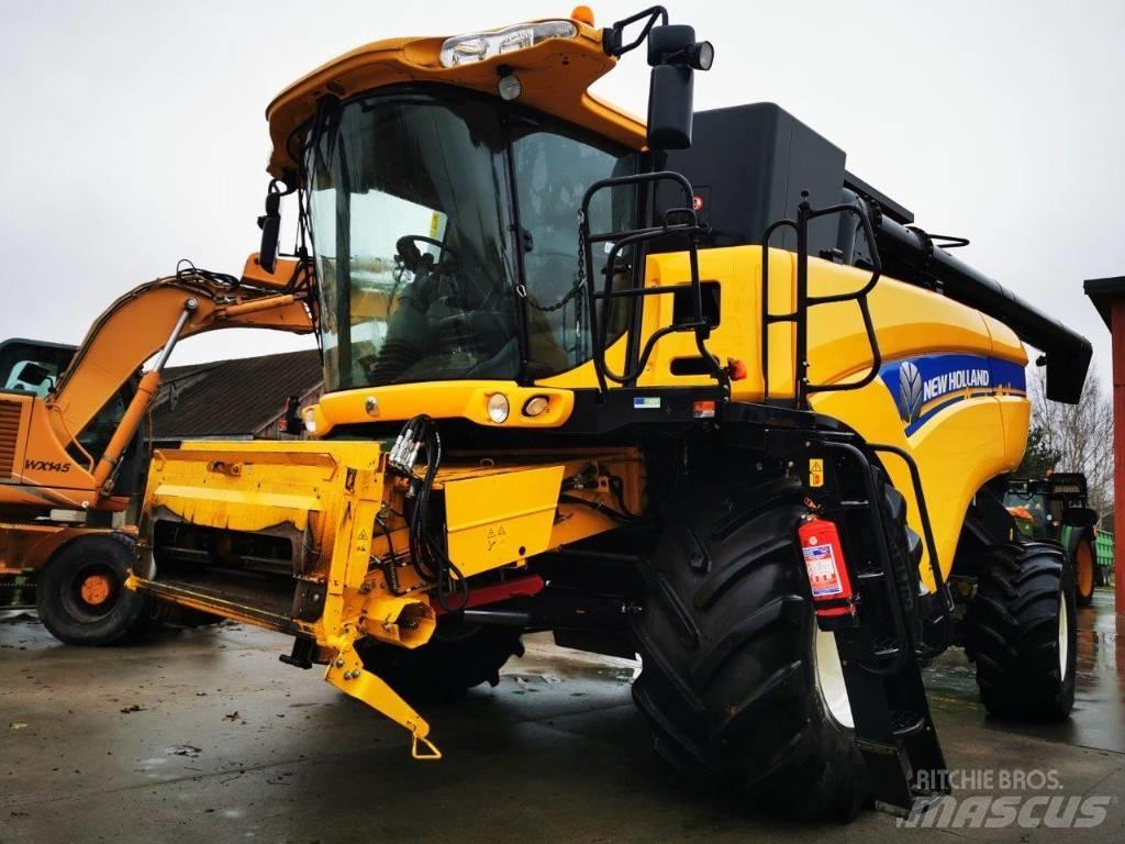 New Holland CX8070 Combine de secerat